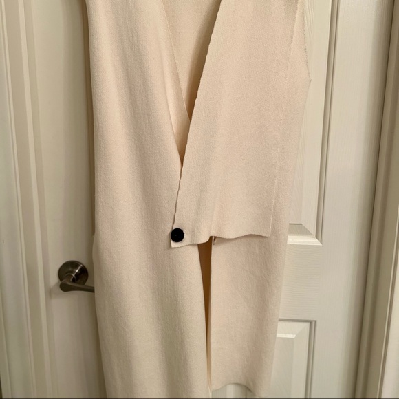 Cashmere. One of a kind Oyuna London vest. Very stylish and Elegant. - Picture 5 of 5